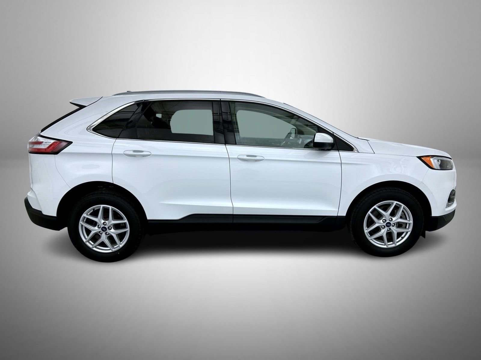 Used 2022 Ford Edge SEL w/ Convenience Package image 4