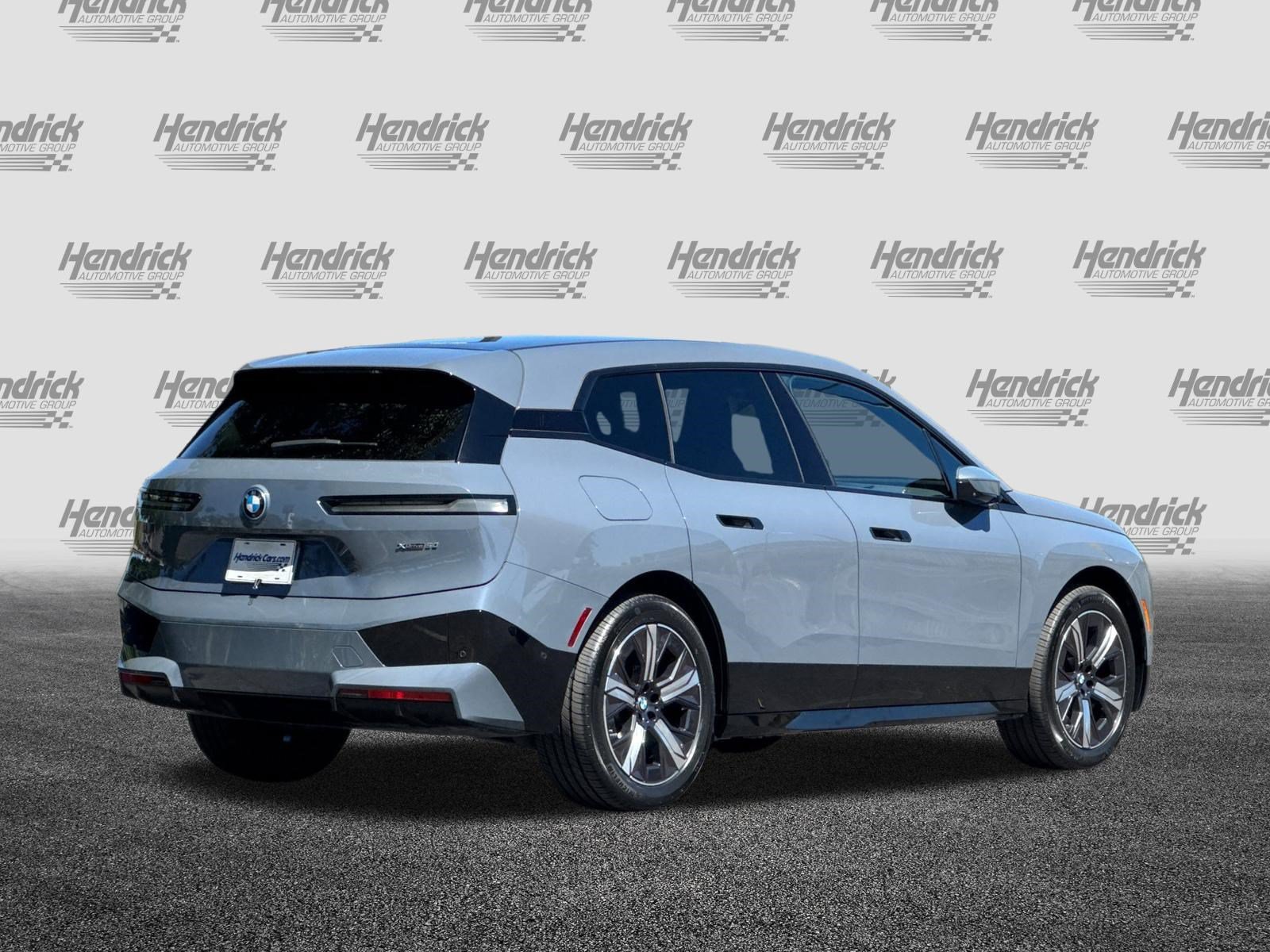 Used 2024 BMW iX xDrive50 w/ Sport Package AWD/4WD image 5