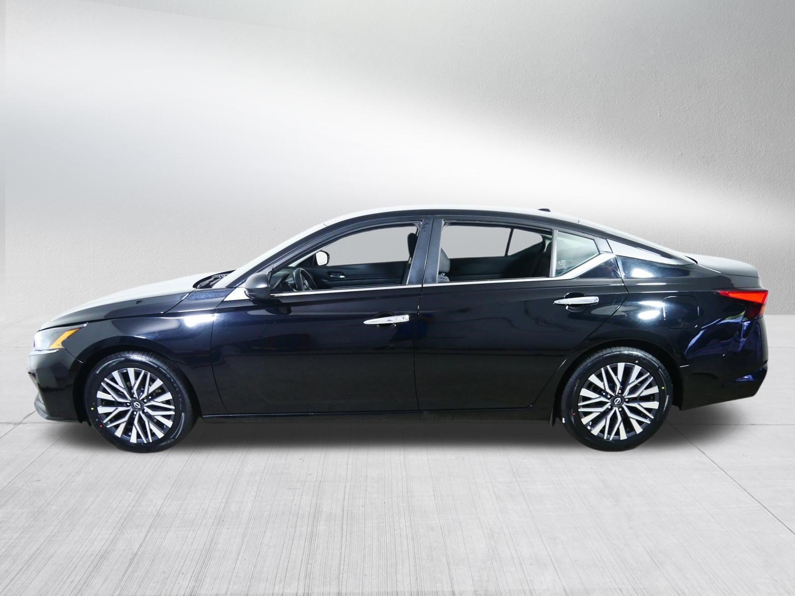 Used 2025 Nissan Altima 2.5 SV FWD image 4