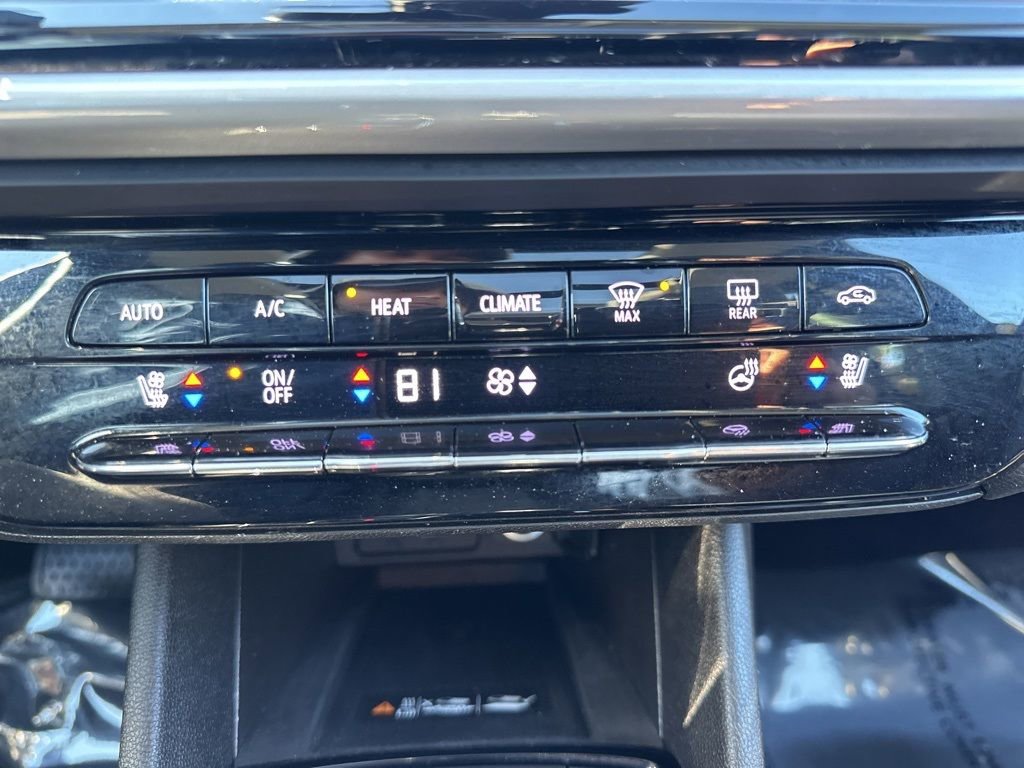 Used 2022 Chevrolet Bolt EUV Premier w/ Launch Edition image 19