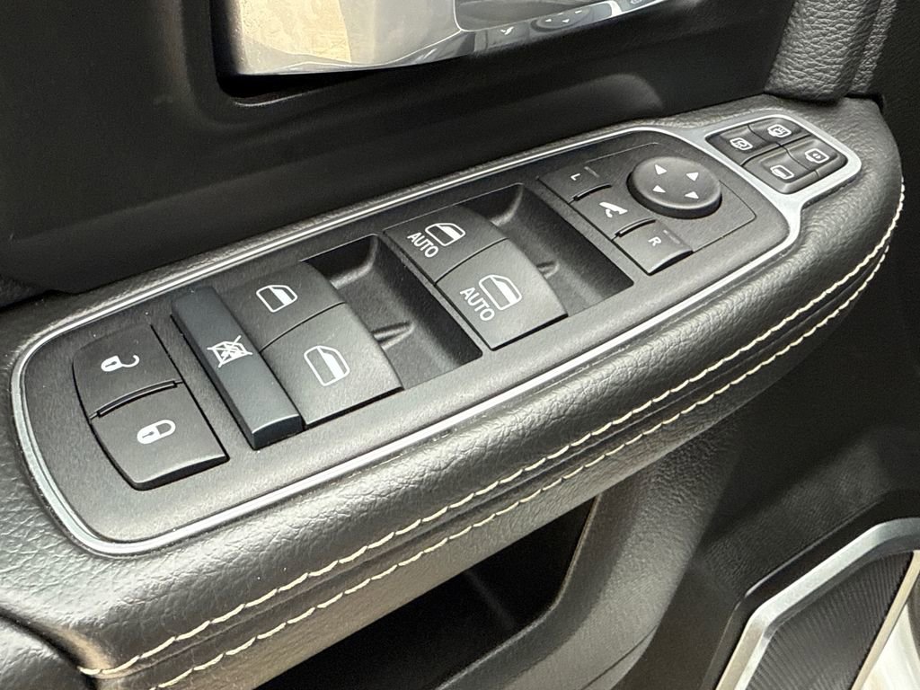 Used 2024 RAM 3500 Laramie AWD/4WD image 19