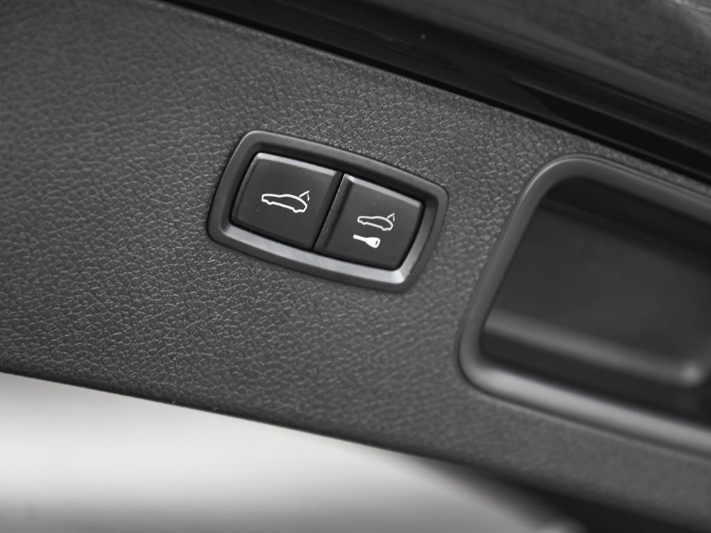 Used 2021 Porsche Macan S image 40