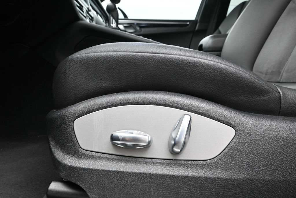 Certified 2021 Porsche Macan S AWD/4WD image 14
