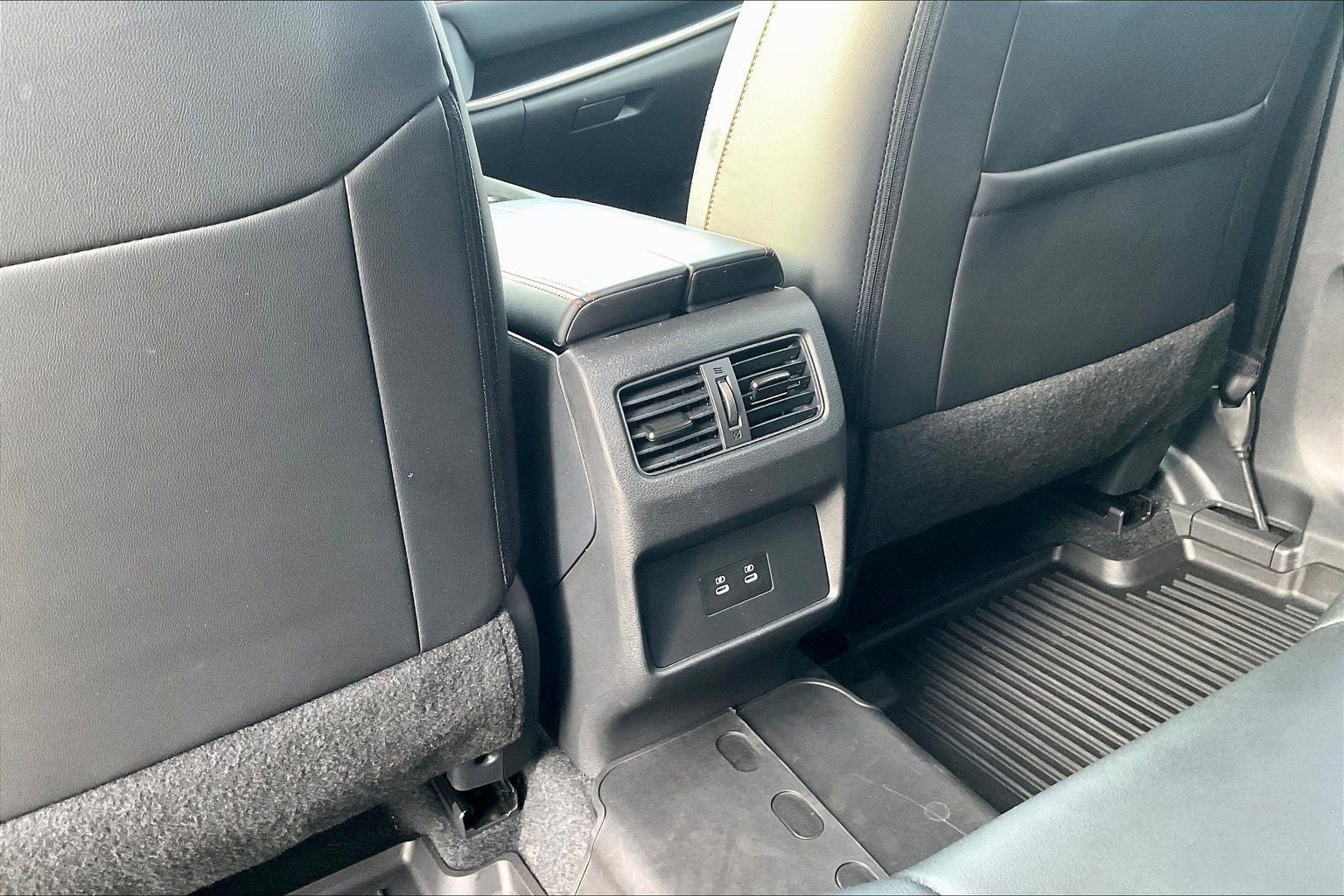 Certified 2025 Nissan Rogue SV image 39