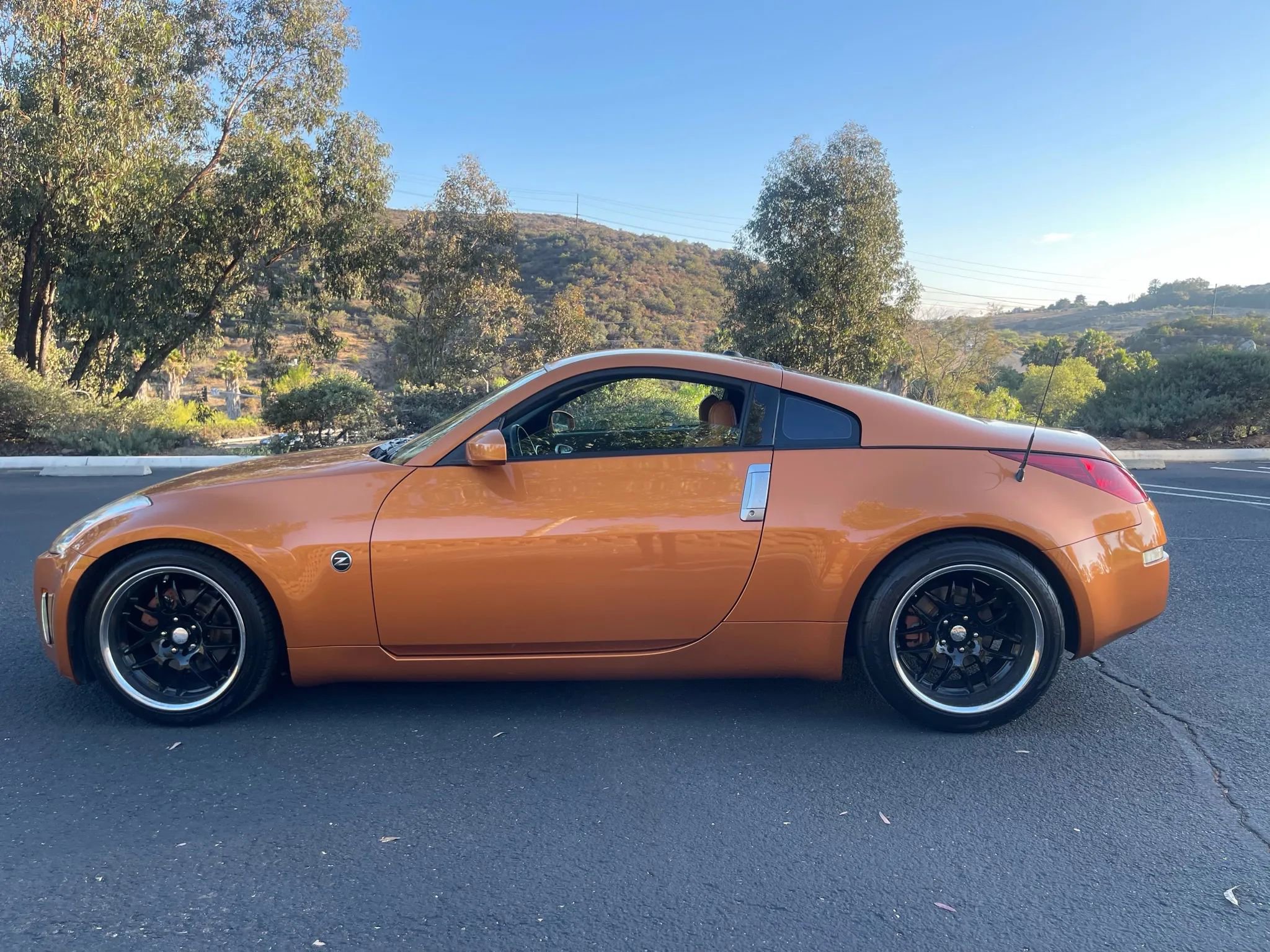 Used 2004 Nissan 350Z Touring image 2