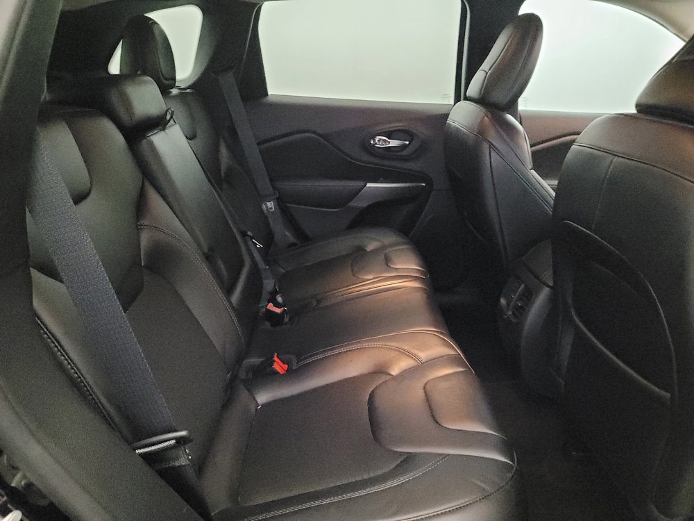 Used 2020 Jeep Cherokee Latitude Plus w/ Cold Weather Group AWD/4WD image 19