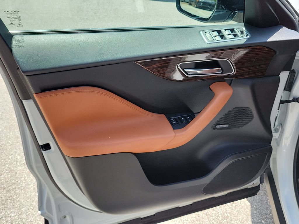Used 2018 Jaguar F-PACE Portfolio AWD/4WD image 24