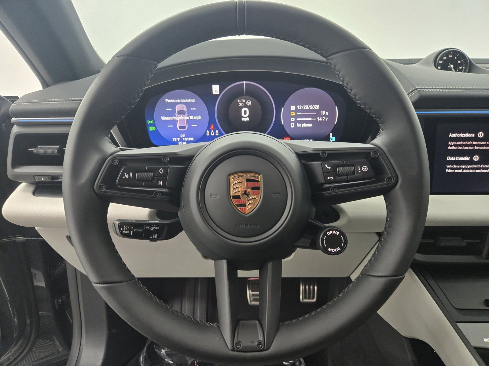 New 2025 Porsche Macan 4S Electric image 19