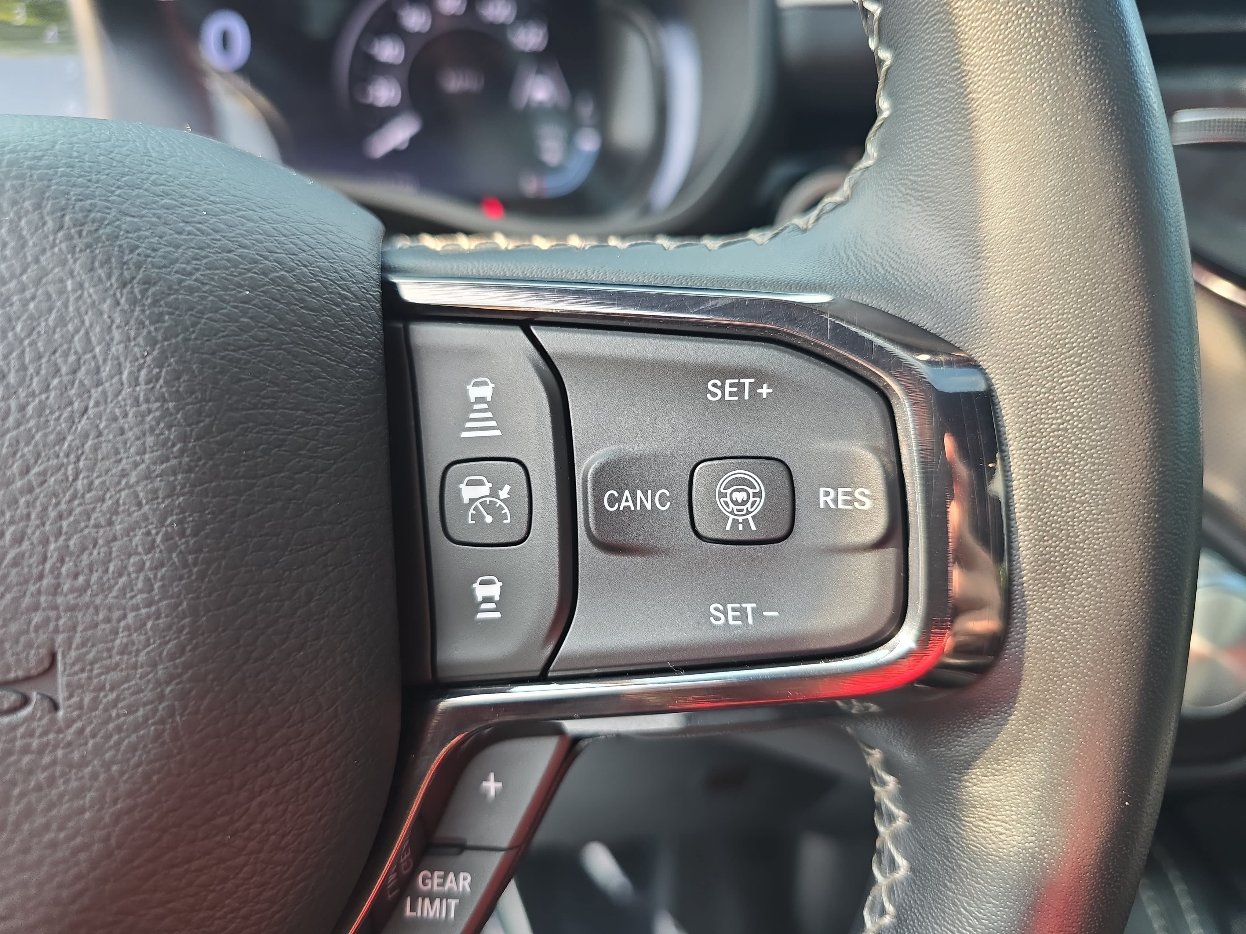 Used 2025 RAM 1500 Limited AWD/4WD image 17