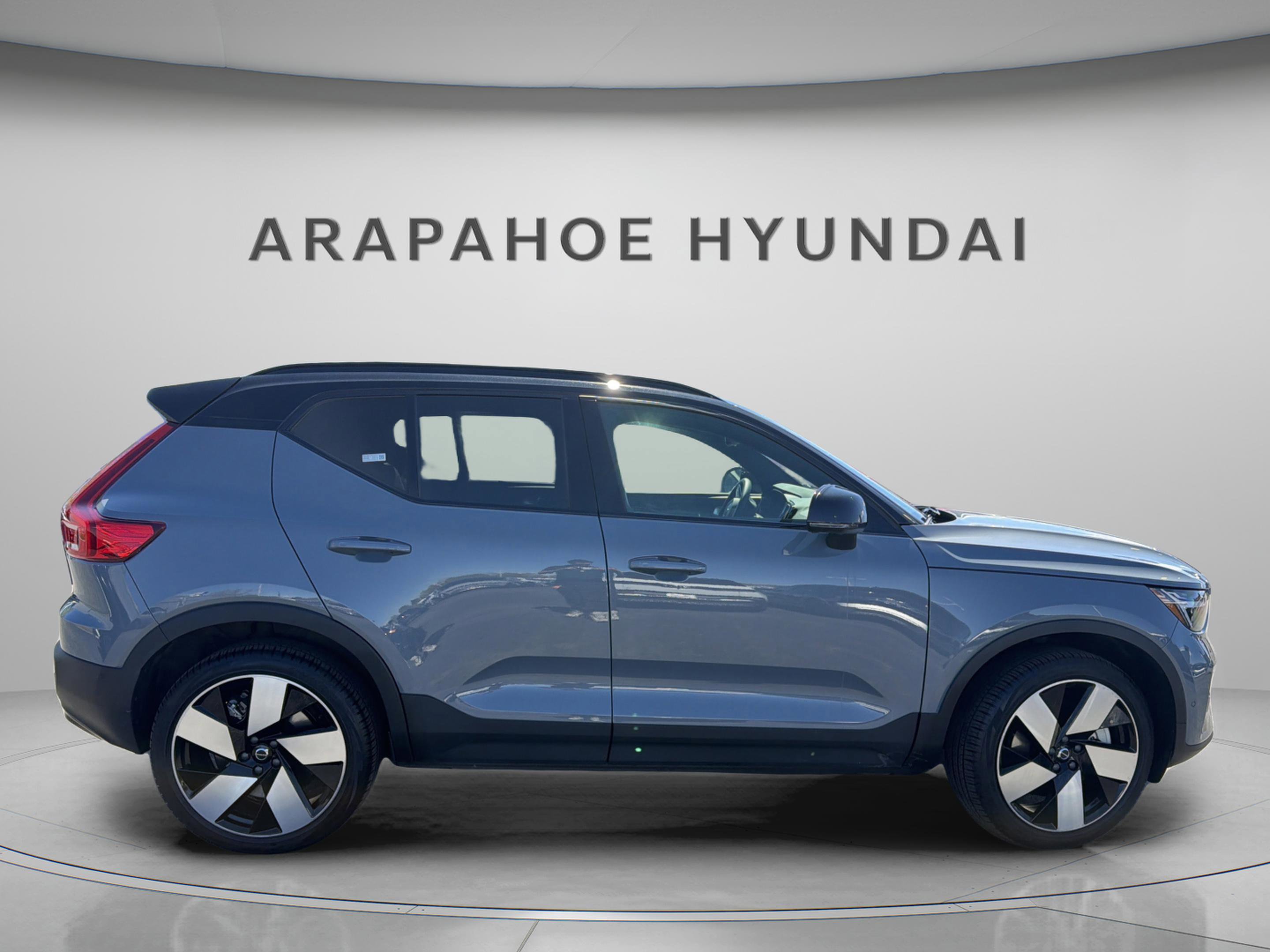 Used 2023 Volvo XC40 Recharge Ultimate image 6