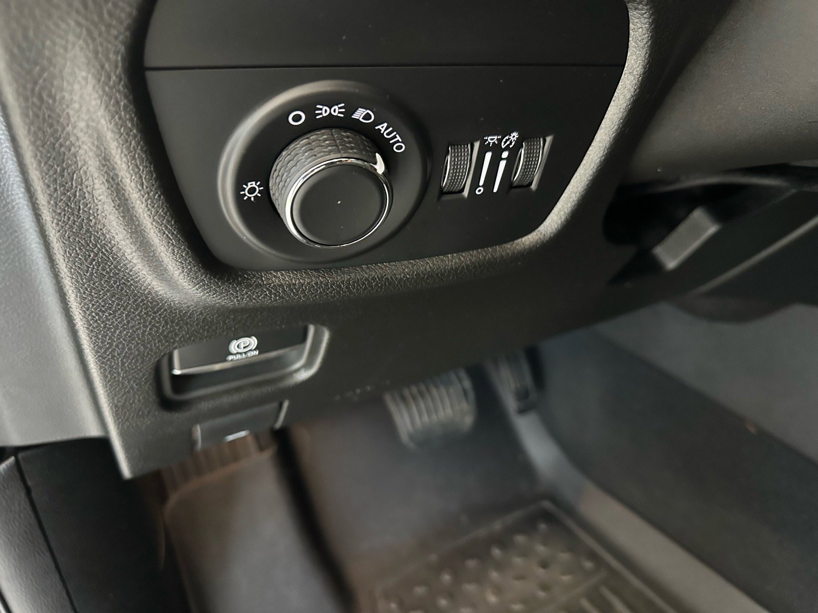 Used 2024 Jeep Grand Cherokee L Laredo w/ Luxury Tech Group I image 36