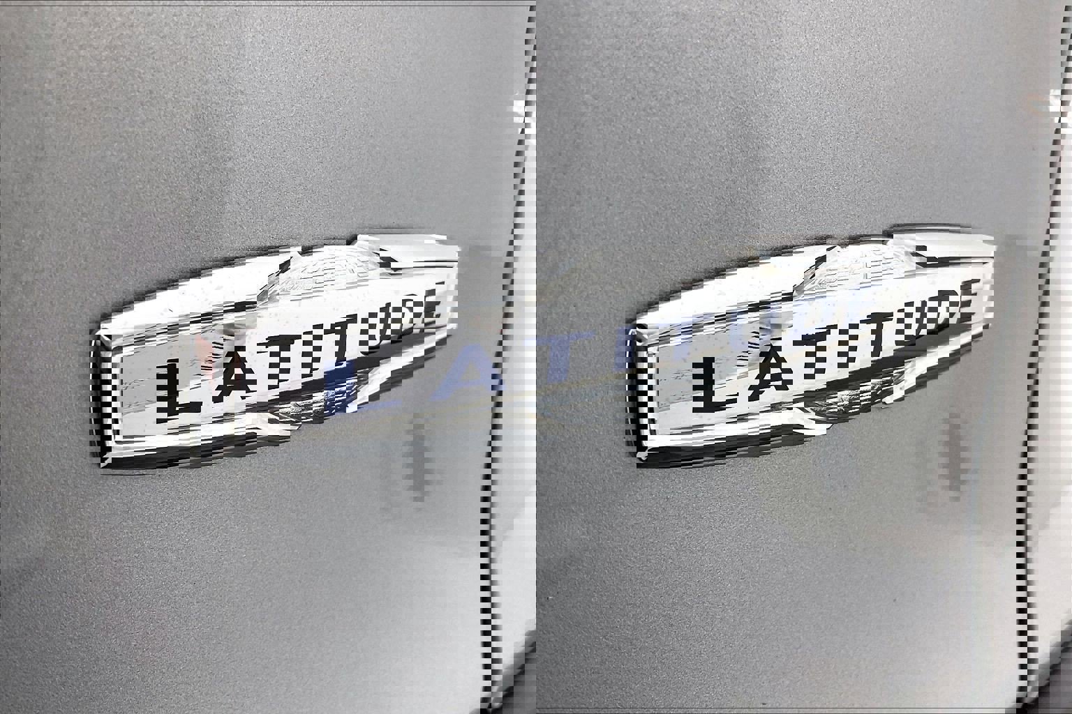 Used 2019 Jeep Cherokee Latitude w/ Popular Appearance Group image 7