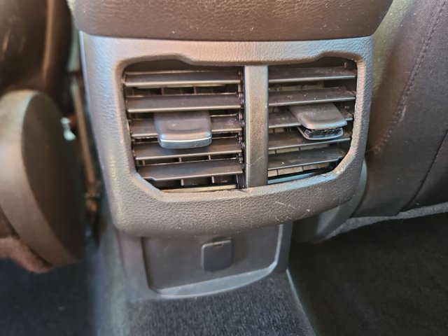 Used 2015 Ford Fusion SE FWD image 15