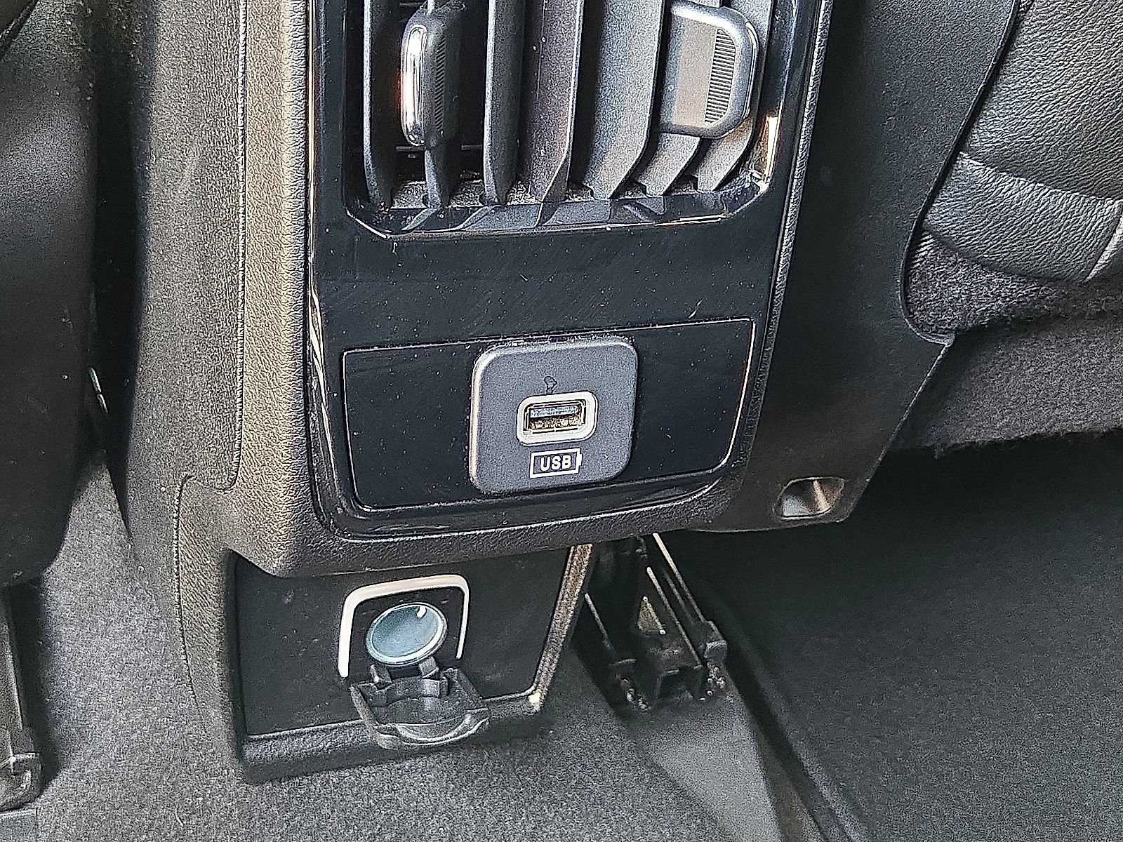 Used 2025 Jeep Compass Limited AWD/4WD image 17