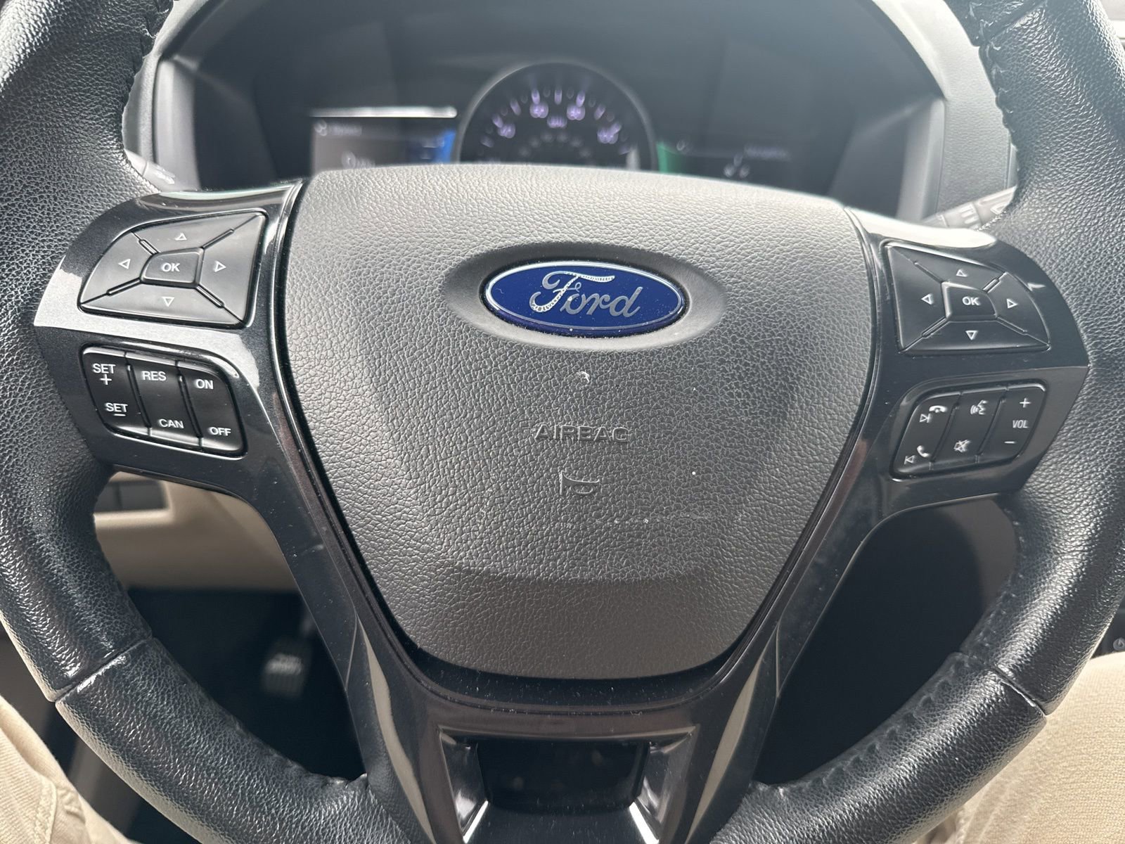 Used 2018 Ford Explorer XLT w/ Equipment Group 201A image 3