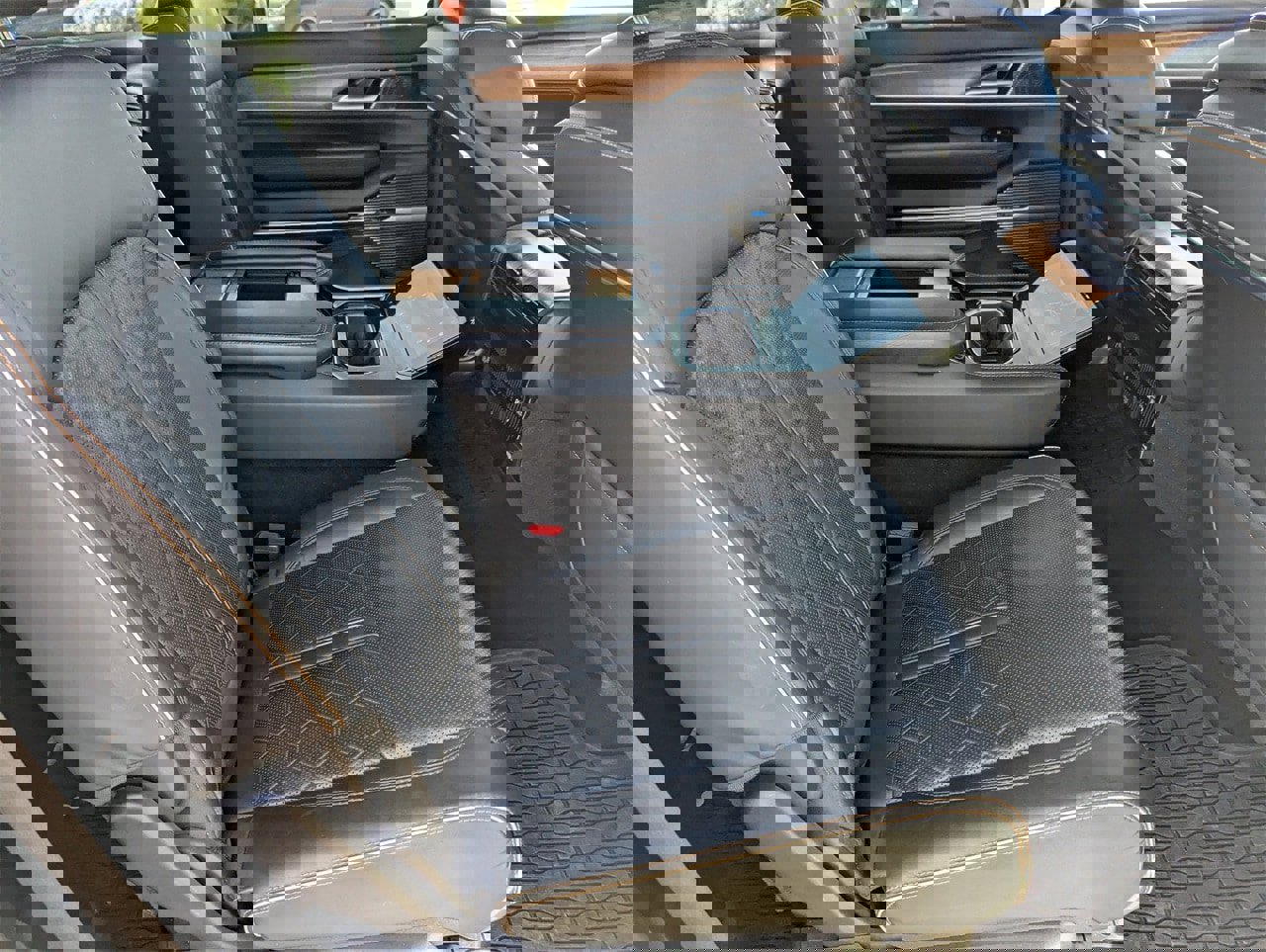 Used 2024 Jeep Grand Wagoneer L Series III image 16