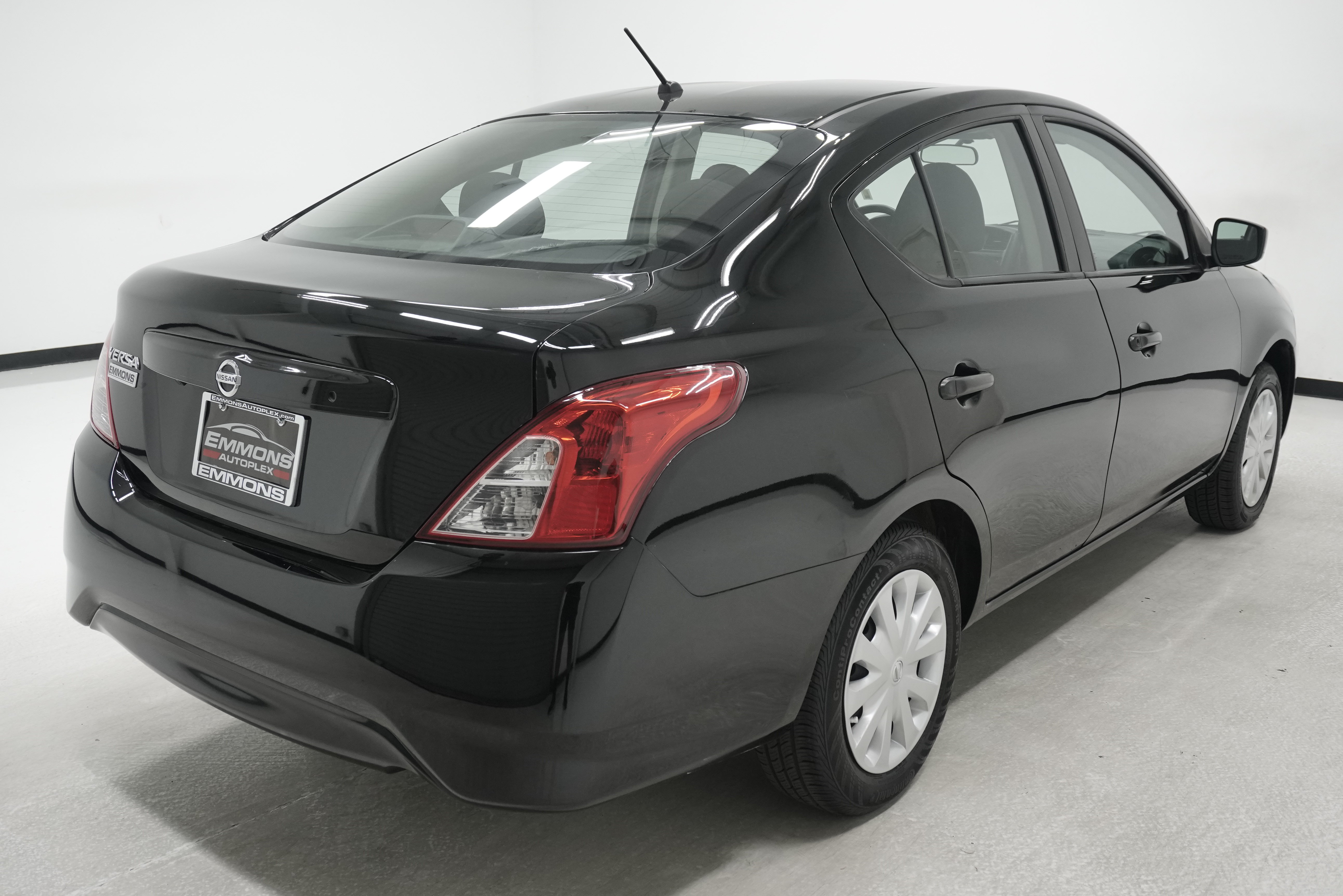 Used 2019 Nissan Versa S FWD image 4