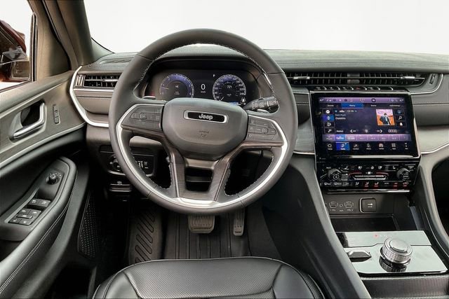 Used 2025 Jeep Grand Cherokee L Limited w/ Luxury Tech Group II image 8