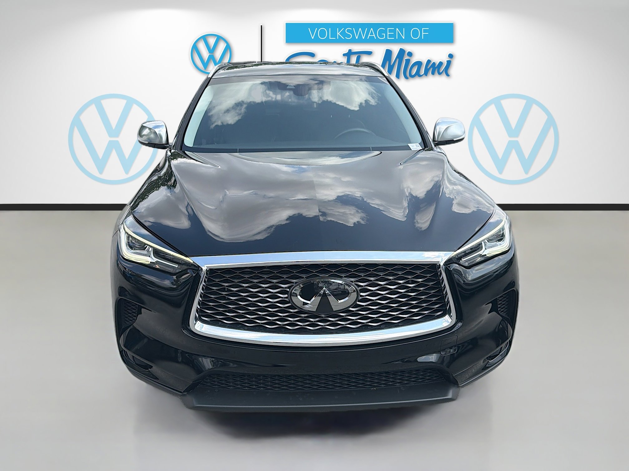Used 2024 INFINITI QX50 Luxe w/ Accent Package FWD image 2
