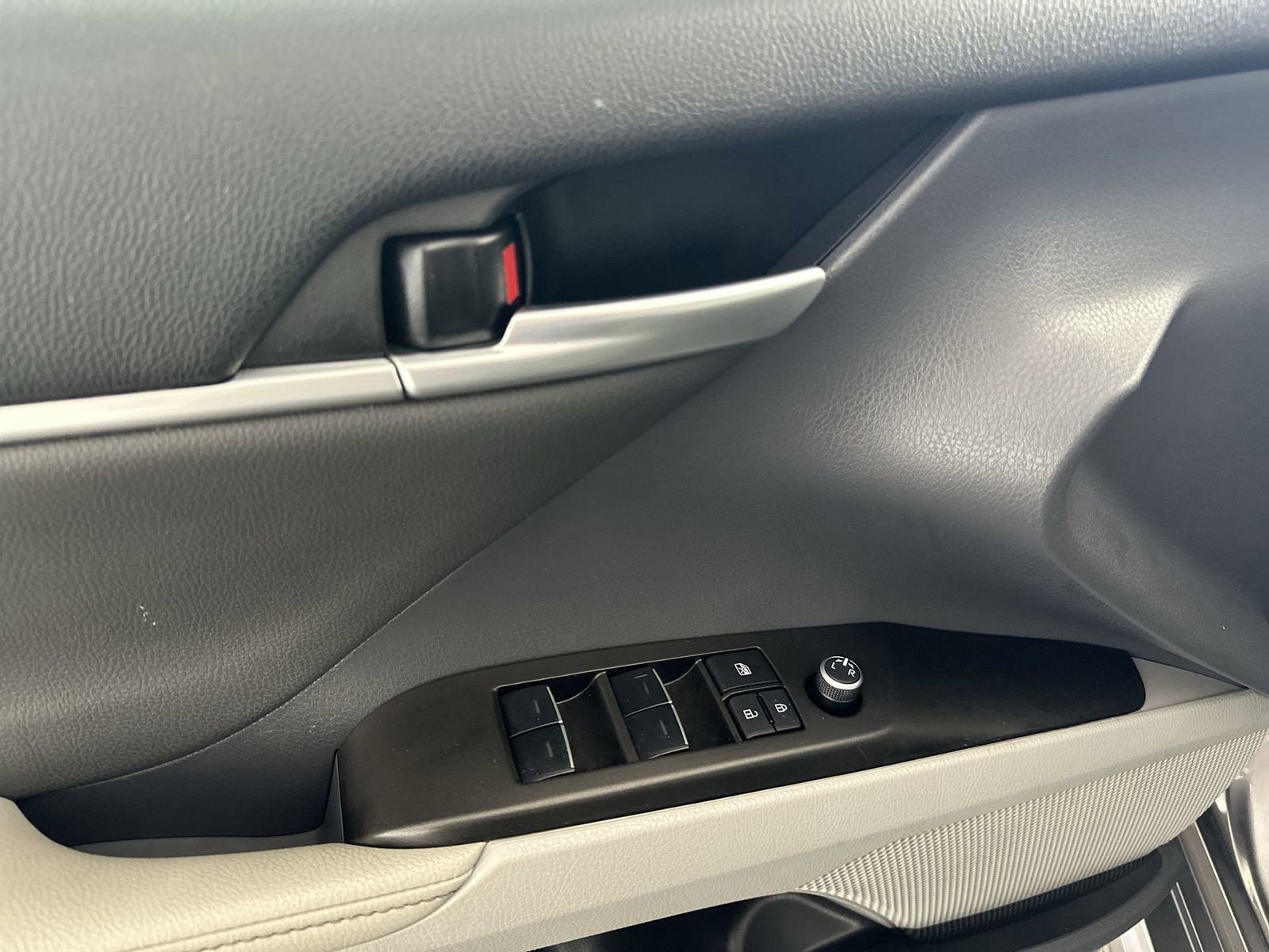 Used 2024 Toyota Camry XSE w/ Navigation Package image 13