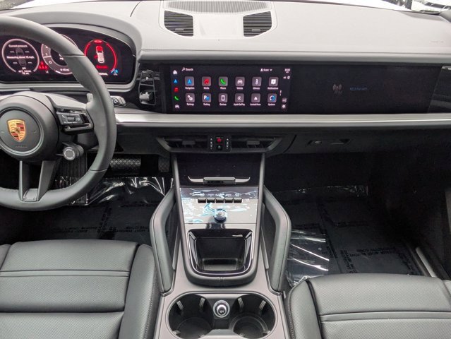 Certified 2025 Porsche Cayenne AWD/4WD image 20