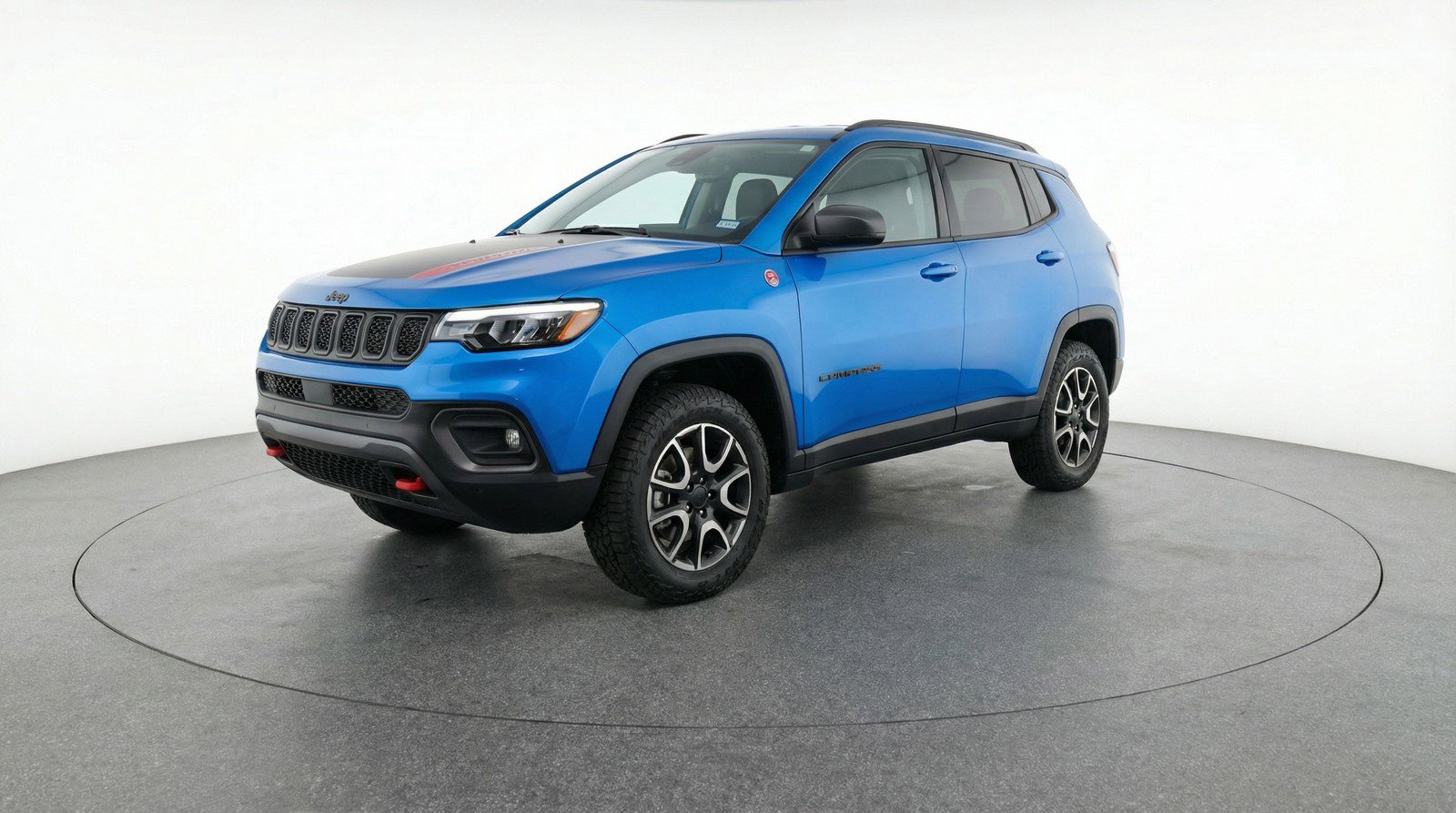 Used 2025 Jeep Compass Trailhawk image 3