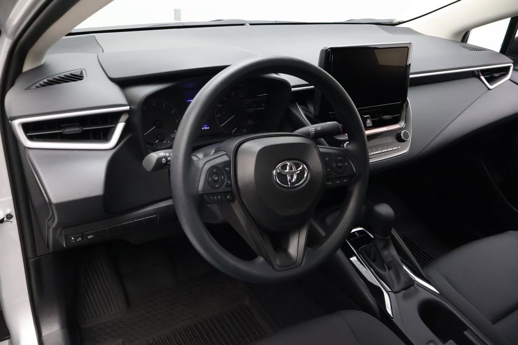 Used 2025 Toyota Corolla LE FWD image 15