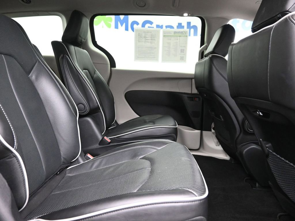 Used 2023 Chrysler Pacifica Limited image 8