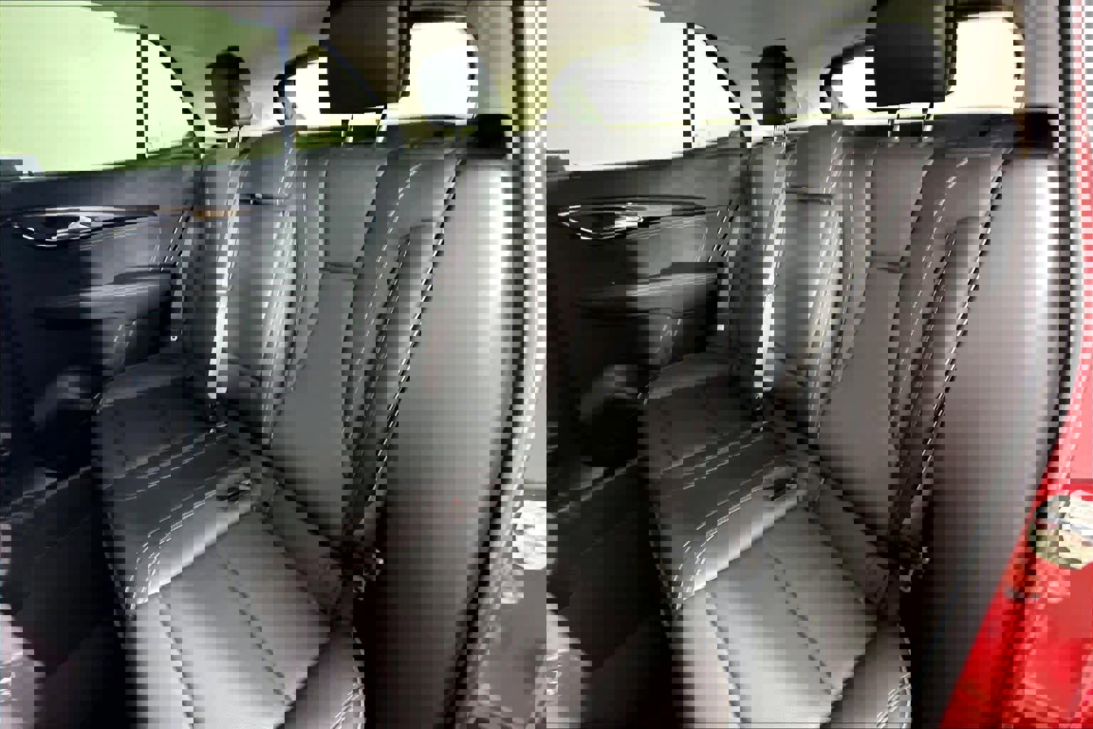 Certified 2021 Buick Envision Essence w/ Sport Touring Package image 19