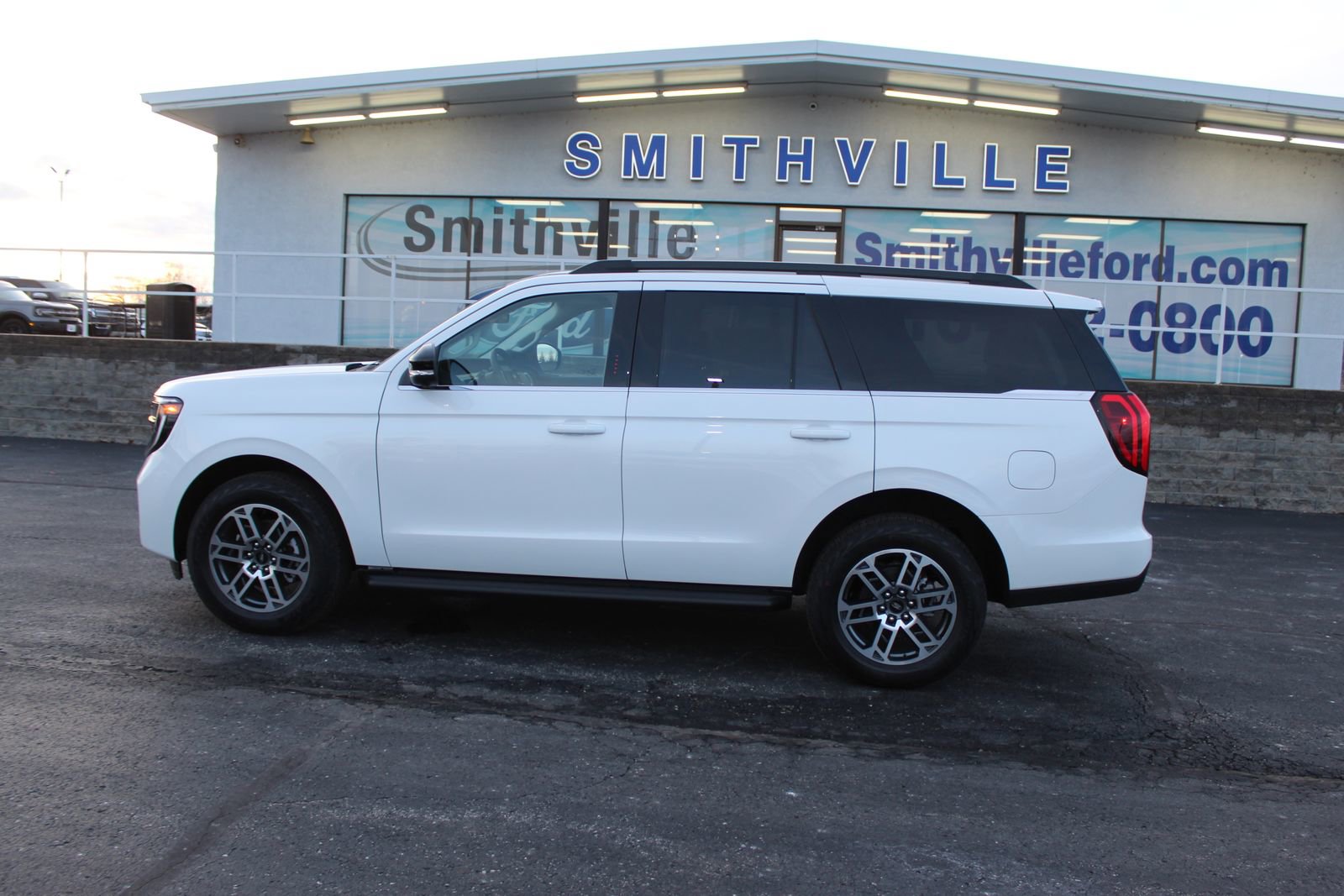 New 2025 Ford Expedition Active image 2