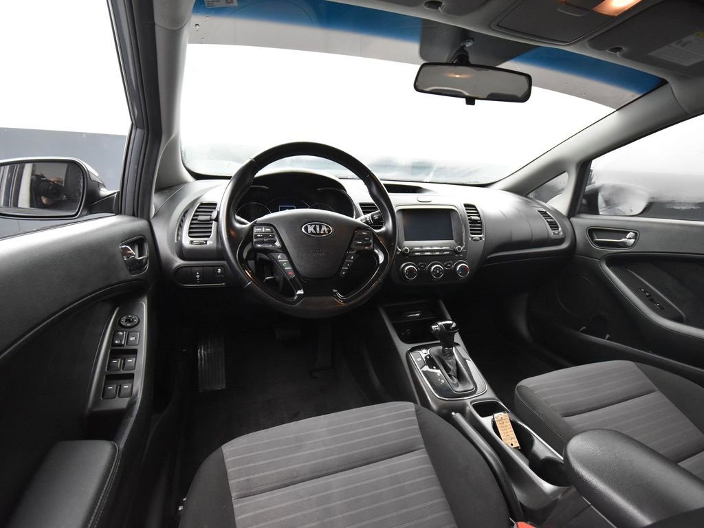 Used 2017 Kia Forte S image 11