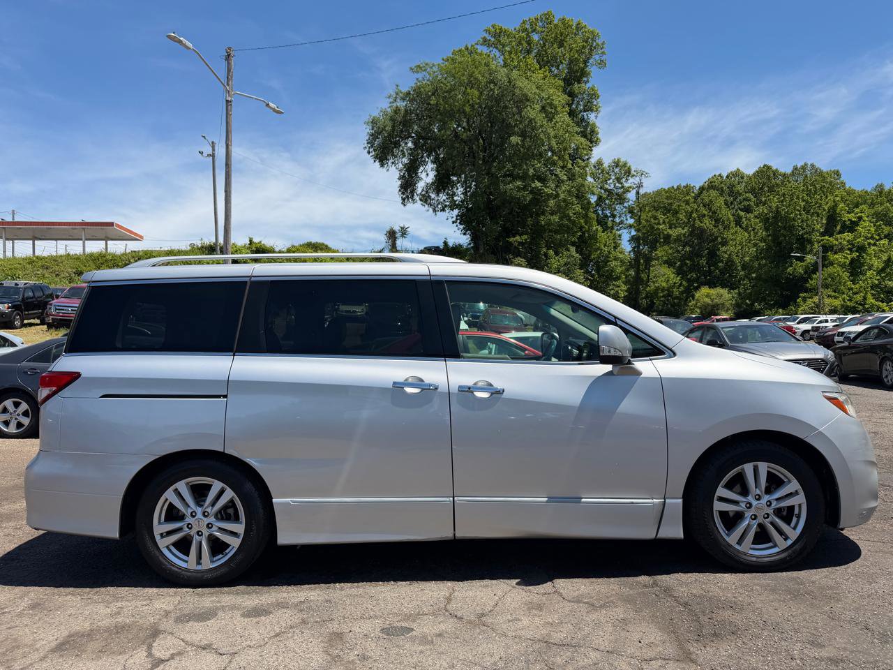 Used 2011 Nissan Quest SL w/ Protection Pkg FWD image 4