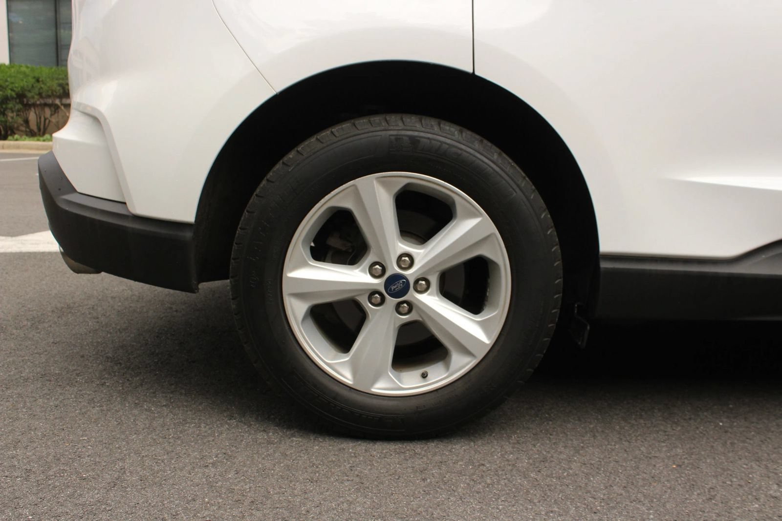 Used 2020 Ford Edge SE FWD image 5