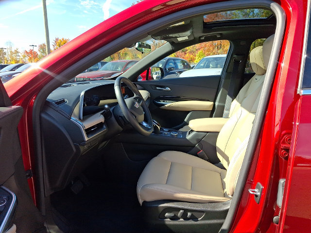 Used 2024 Cadillac XT4 Luxury w/ Cold Weather Package AWD/4WD image 17