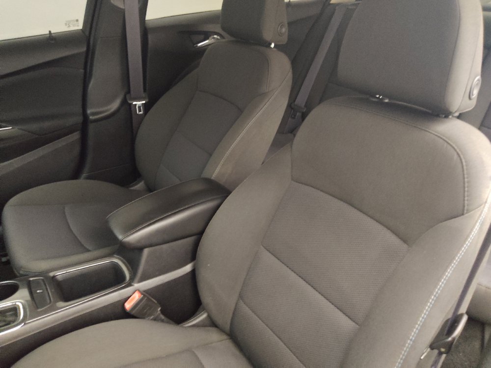 Used 2017 Chevrolet Cruze LT w/ Sun And Sound Package FWD image 17