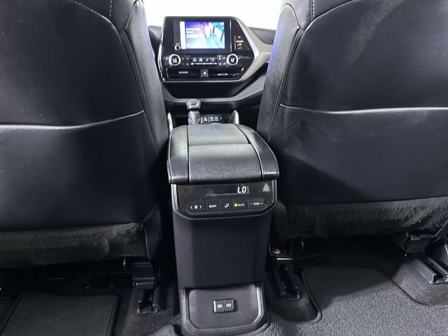 Used 2023 Toyota Highlander XLE AWD/4WD image 22