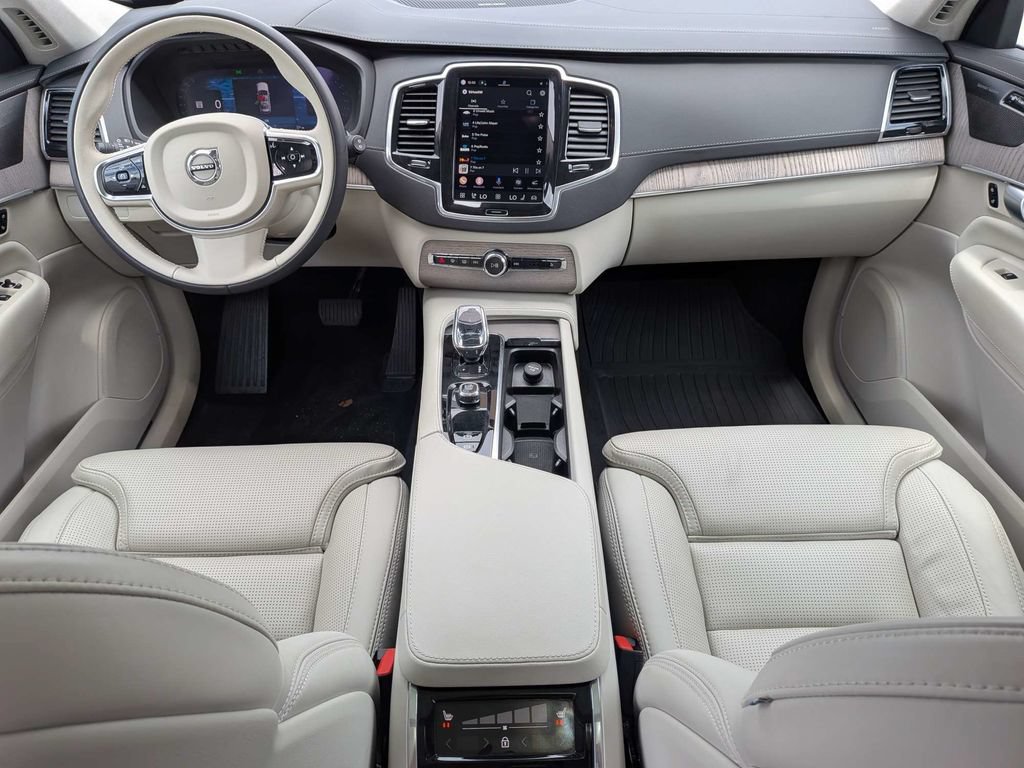 Certified 2024 Volvo XC90 B6 Ultimate w/ Lounge Package AWD/4WD image 18