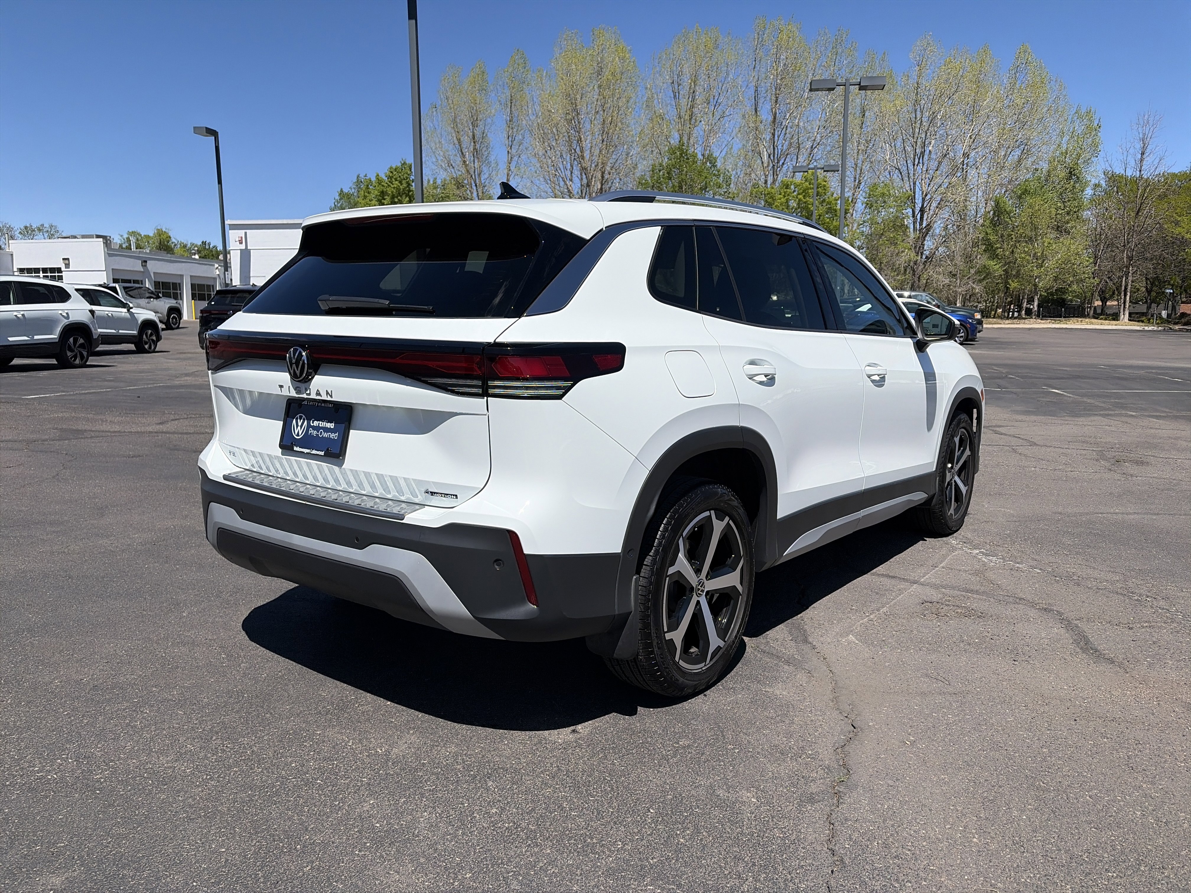Certified 2025 Volkswagen Tiguan SE AWD/4WD image 6