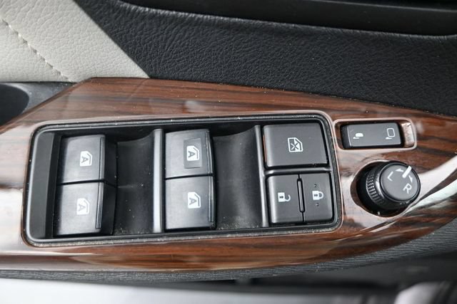 Used 2019 Toyota Sienna Limited FWD image 9