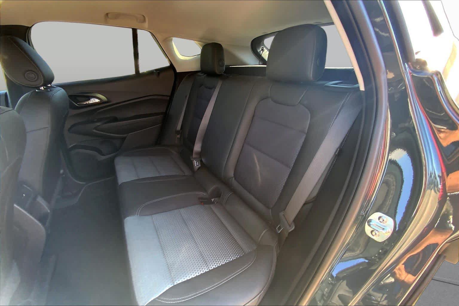 Used 2026 Chevrolet Trax LT w/ Sunroof Package FWD image 18