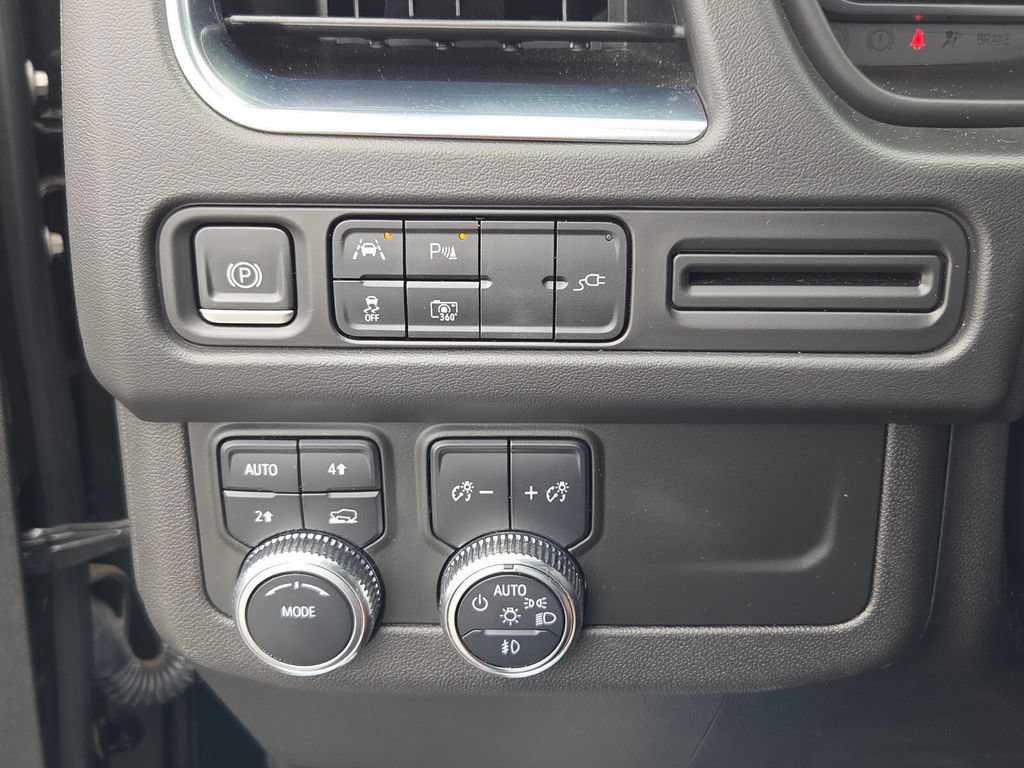 Certified 2022 GMC Yukon XL SLT w/ SLT Premium Package AWD/4WD image 27