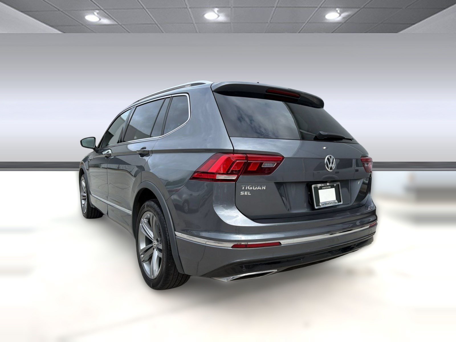 Used 2019 Volkswagen Tiguan SEL R-Line FWD image 3