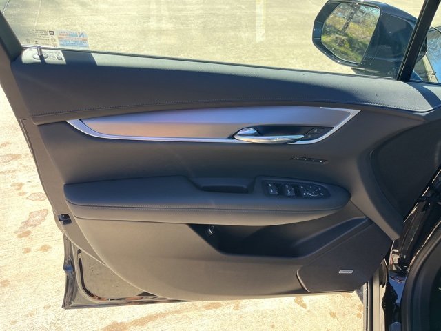 New 2025 Cadillac XT6 Luxury image 14