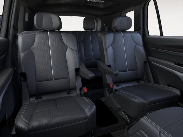 New 2027 Cadillac Vistiq Luxury w/ LPO, Floor Liner Package AWD/4WD image 17