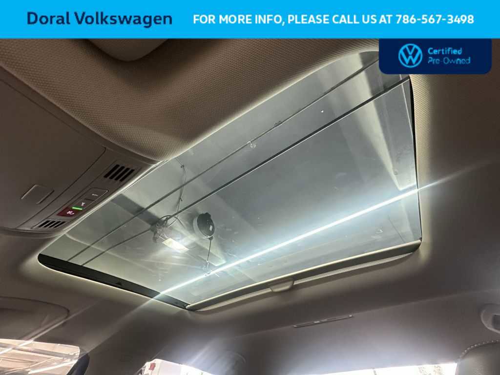 Certified 2023 Volkswagen Jetta SE w/ Panoramic Sunroof Package FWD image 17