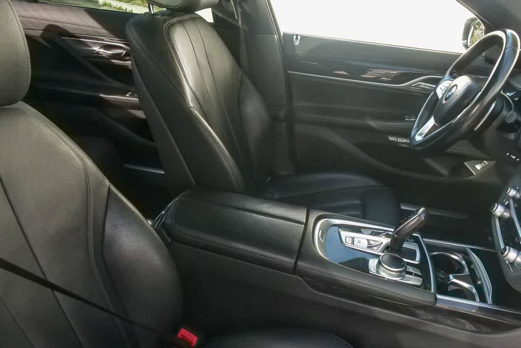 Used 2018 BMW 740i image 12