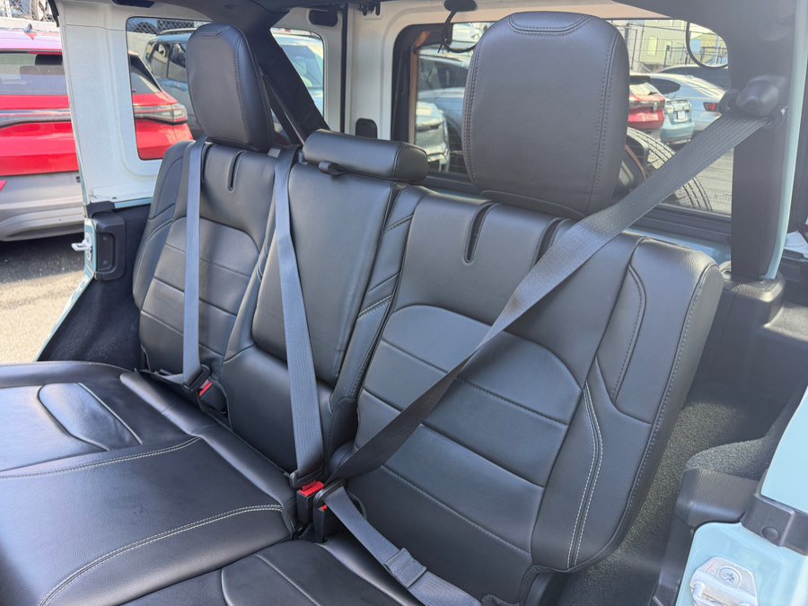 Used 2023 Jeep Wrangler Sahara AWD/4WD image 43