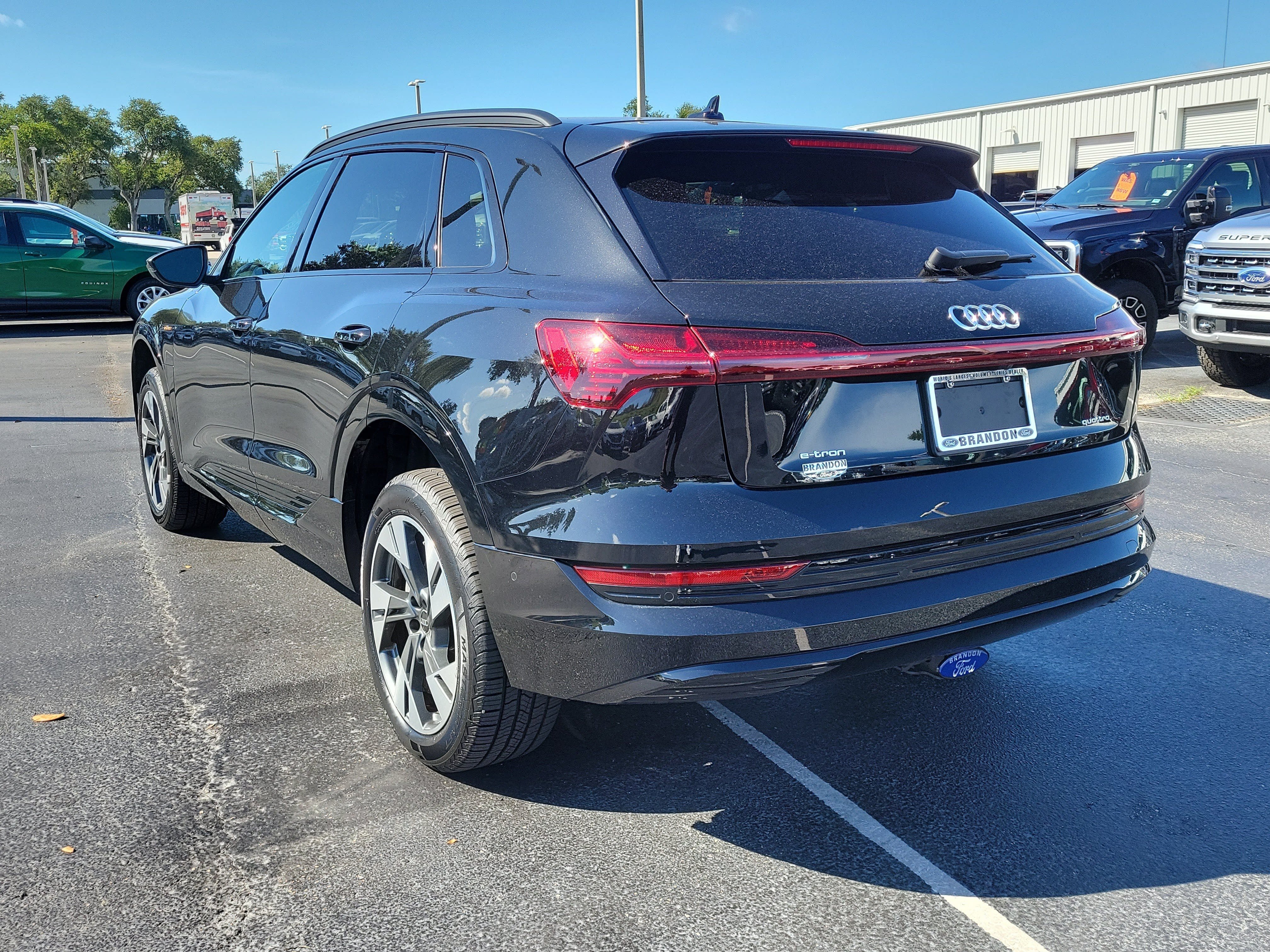 Used 2022 Audi e-tron Premium w/ Convenience Plus Package AWD/4WD image 7