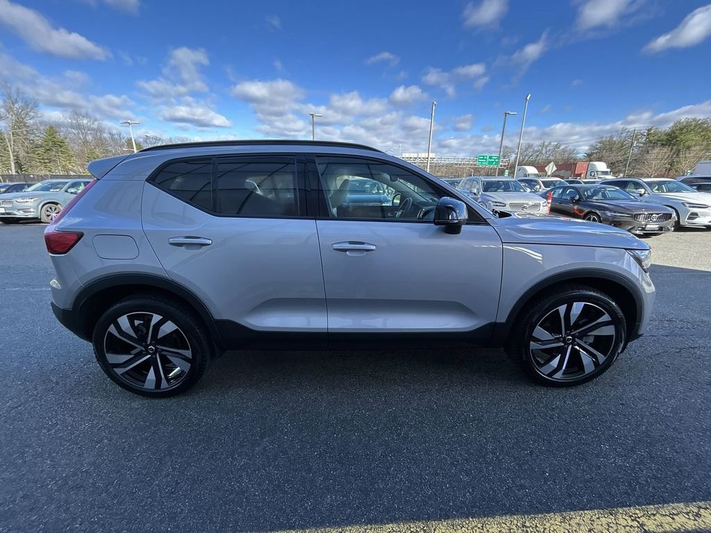 Certified 2023 Volvo XC40 B5 Plus w/ Climate Package image 9