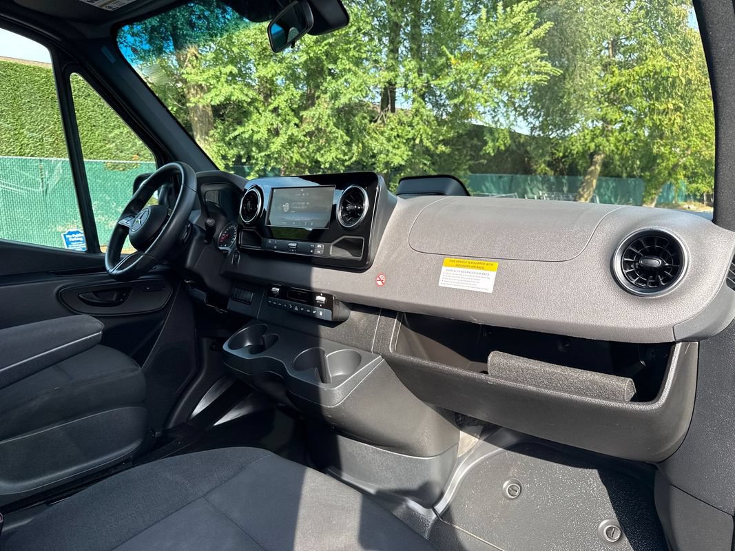 Used 2025 Mercedes-Benz Sprinter 2500 image 20